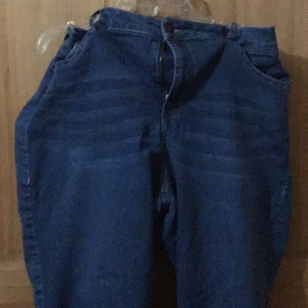 Gently worn avenue capri jeans, size 18